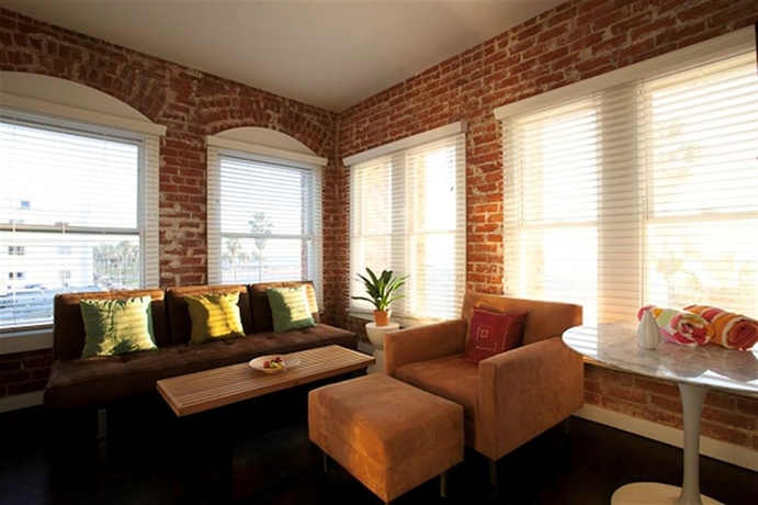 Imagen de los interiores del Hotel Venice Breeze Suites. Foto 15