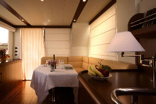 Imagen del bar/restaurante del Hotel Venice Luxury Yacht. Foto 1