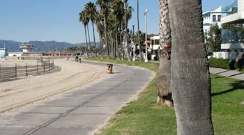 Imagen general del Hotel Venice On The Beach. Foto 7