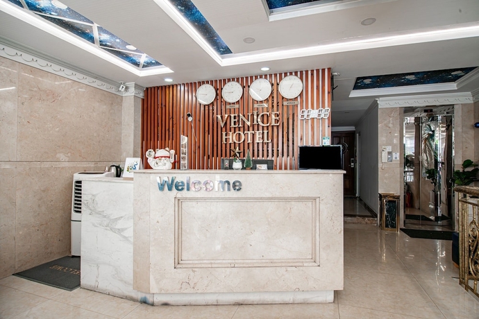 Imagen de los interiores del Hotel Venice, X&atilde; B&igrave;nh Hưng. Foto 18