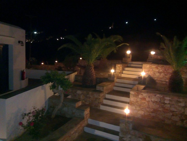 Imagen de los exteriores del Hotel Venikouas. Foto 19