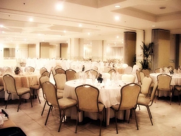 Imagen del bar/restaurante del Hotel Veniz Burnham. Foto 2