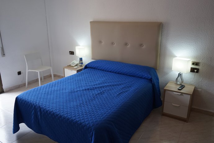 Imagen de la habitación del Hotel Venta El Puerto. Foto 17