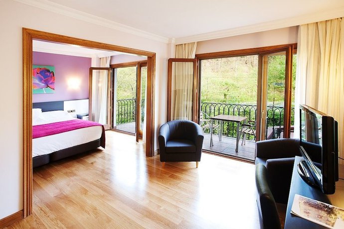 Imagen de la habitación del Hotel Venta Etxalar. Foto 5