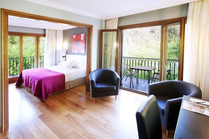 Imagen de la habitación del Hotel Venta Etxalar. Foto 6