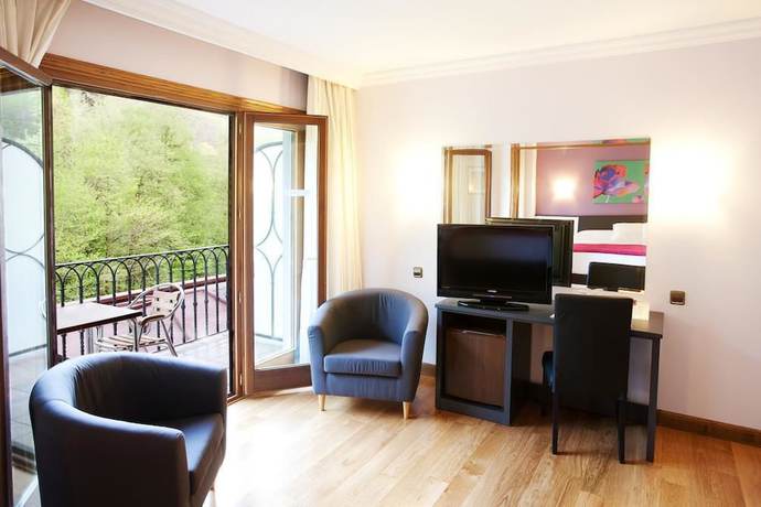 Imagen de la habitación del Hotel Venta Etxalar. Foto 7