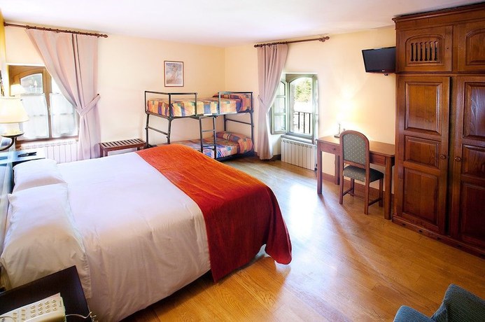 Imagen de la habitación del Hotel Venta Etxalar. Foto 9