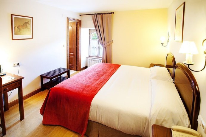 Imagen de la habitación del Hotel Venta Etxalar. Foto 13