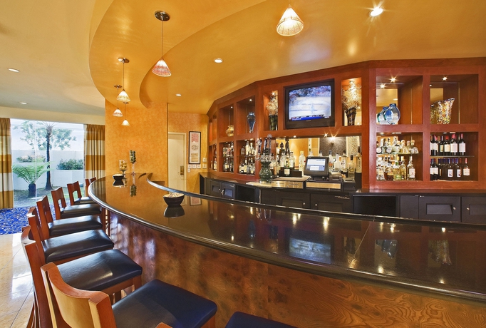 Imagen del bar/restaurante del Hotel Ventura Beach Marriott. Foto 4