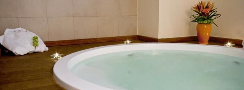 Imagen de la piscina del Hotel Ventura Hotel and Suites by Dominion. Foto 15