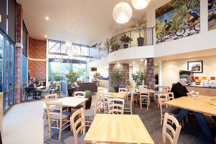 Imagen del bar/restaurante del Hotel Ventura Inn And Suites Hamilton. Foto 2