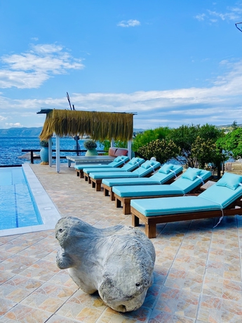 Imagen de la piscina del Hotel Venus Beach, Nea Styra. Foto 19