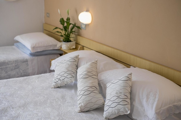 Imagen de la habitación del Hotel Venus, Bellaria-Igea Marina. Foto 8