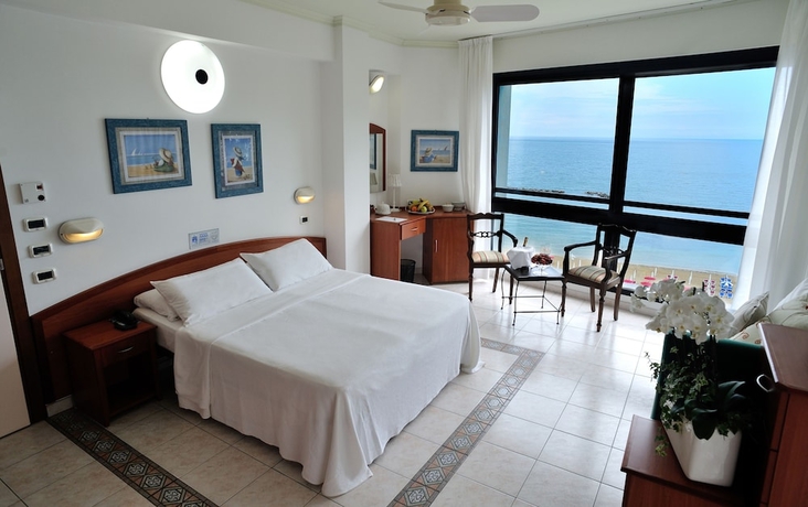 Imagen de la habitación del Hotel Venus, Gabicce Mare. Foto 10