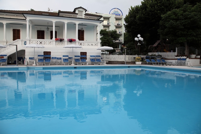 Imagen de la piscina del Hotel Venus, Gabicce Mare. Foto 13