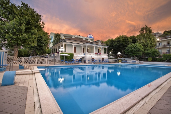 Imagen de la piscina del Hotel Venus, Gabicce Mare. Foto 14