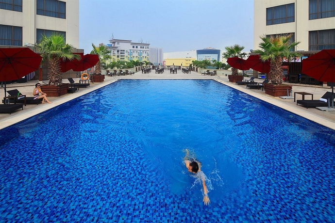 Imagen de la piscina del Hotel Venus Royal. Foto 14