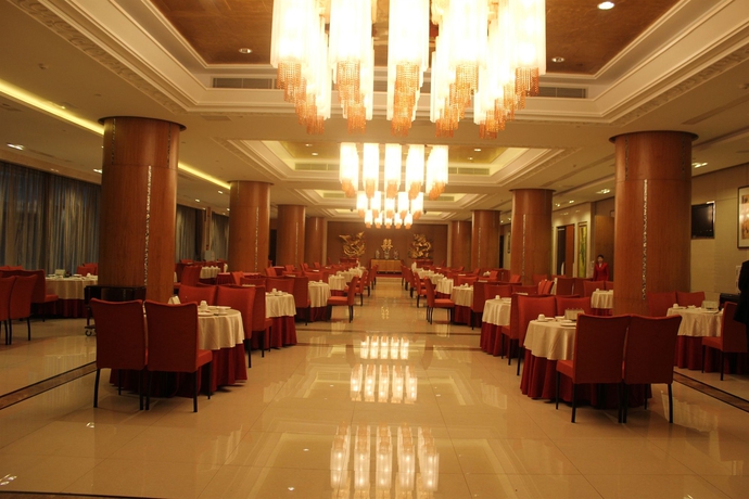 Imagen del bar/restaurante del Hotel Venus Royal. Foto 2