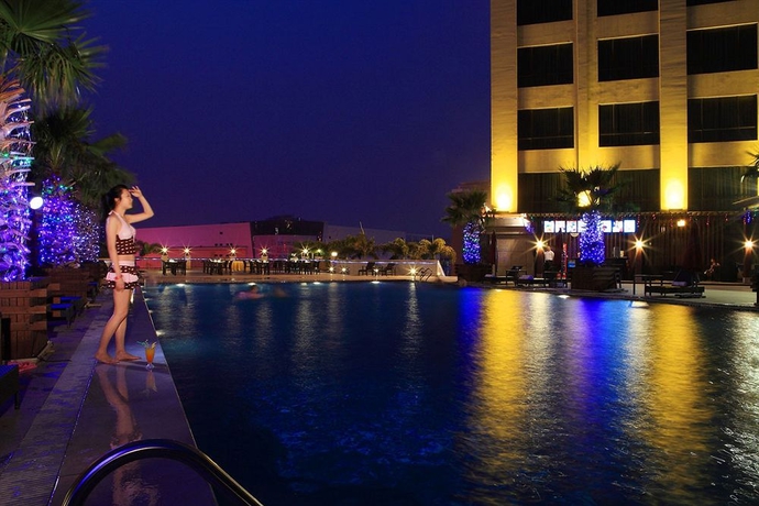 Imagen de la piscina del Hotel Venus Royal. Foto 15