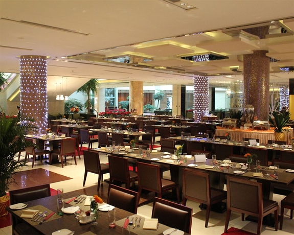 Imagen del bar/restaurante del Hotel Venus Royal. Foto 3
