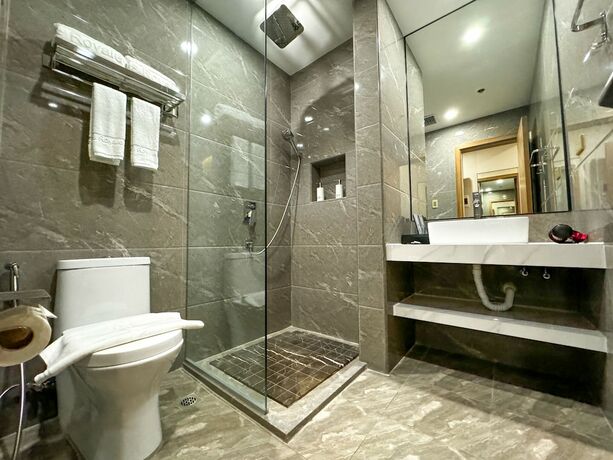 Imagen de la habitación del Hotel Venus Royale. Foto 15