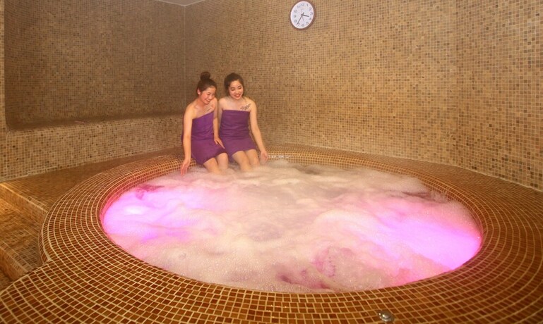 Imagen de la piscina del Hotel Venus Tam Dao. Foto 38