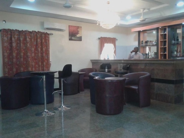 Imagen del bar/restaurante del Hotel Venuss and Suites. Foto 7