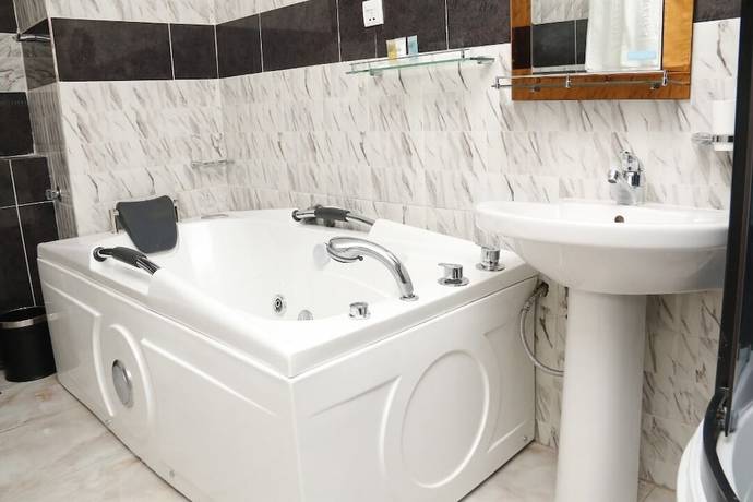 Imagen de la habitación del Hotel Venuss and Suites. Foto 14