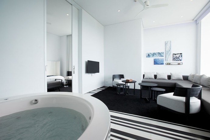 Imagen de la habitación del Hotel Veranda Pool Suite. Foto 13