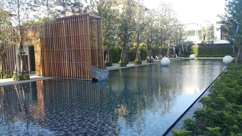 Imagen de la piscina del Hotel Veranda Residence Pattaya. Foto 15