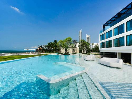 Imagen de la piscina del Hotel Veranda Resort Pattaya Mgallery - Sha Extra Plus. Foto 20