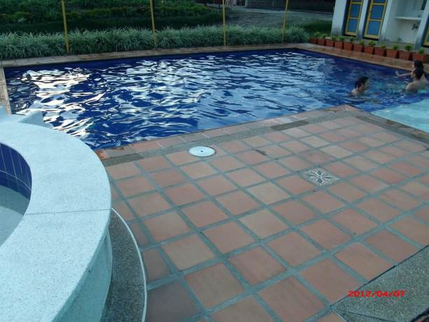 Imagen de la piscina del Hotel Veraneras del Quind&iacute;o. Foto 20