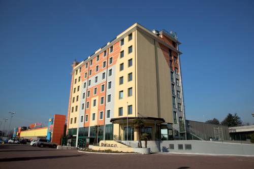Imagen de la habitación del Hotel Vercelli Palace. Foto 2