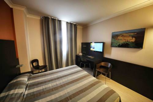 Imagen de la habitación del Hotel Vercelli Palace. Foto 4