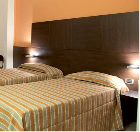 Imagen de la habitación del Hotel Vercelli Palace. Foto 7