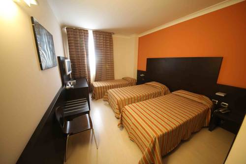 Imagen de la habitación del Hotel Vercelli Palace. Foto 9