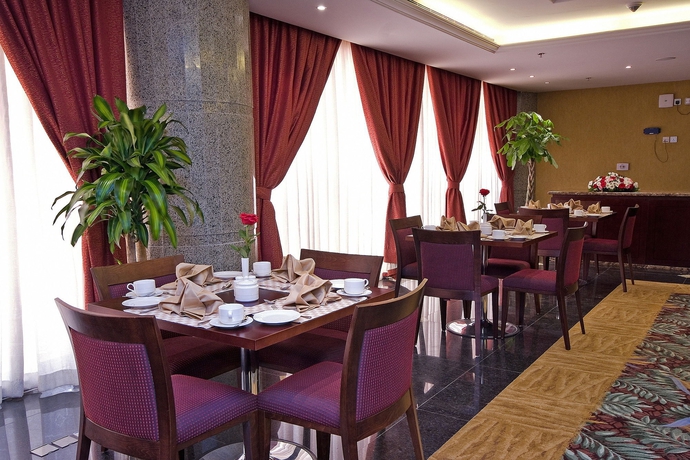 Imagen del bar/restaurante del Hotel Vercure Jeddah Al Hamra. Foto 5