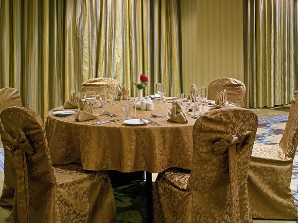 Imagen del bar/restaurante del Hotel Vercure Jeddah Al Hamra. Foto 6