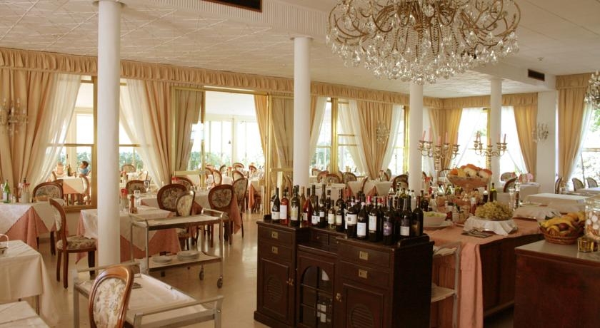 Imagen del bar/restaurante del Hotel Verdemare. Foto 4