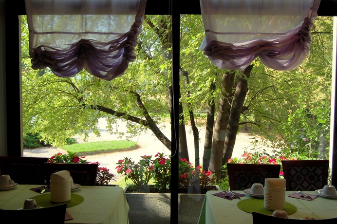 Imagen del bar/restaurante del Hotel Verdemilia. Foto 2