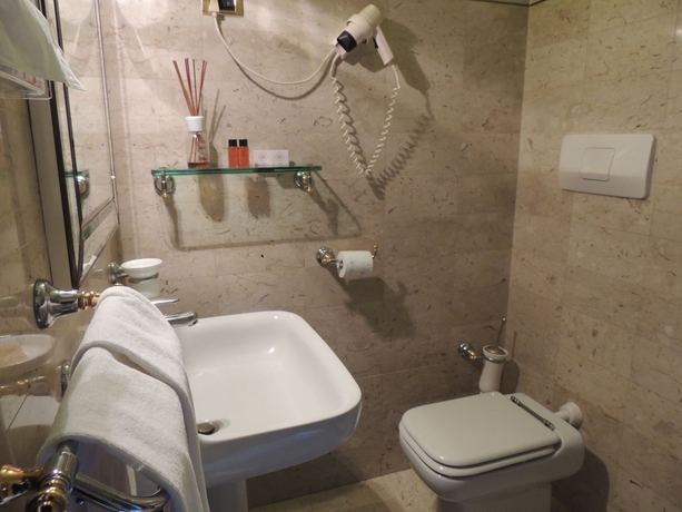 Imagen de la habitación del Hotel Verdi Boutique. Foto 16