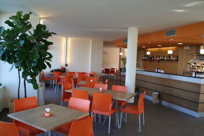 Imagen del bar/restaurante del Hotel Verdina. Foto 2
