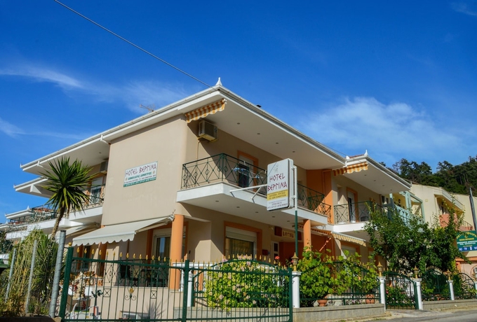 Imagen de los exteriores del Hotel Vergina, Golden Beach. Foto 13