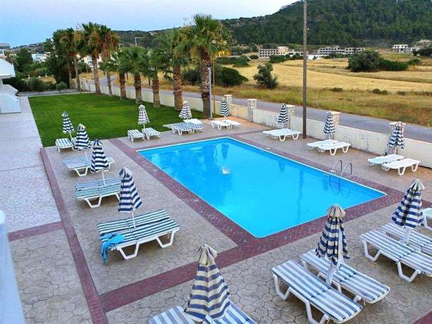 Imagen de la piscina del Hotel Vergina Sun. Foto 7