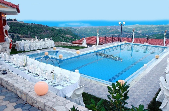 Imagen de la piscina del Hotel Vergis Epavlis. Foto 8