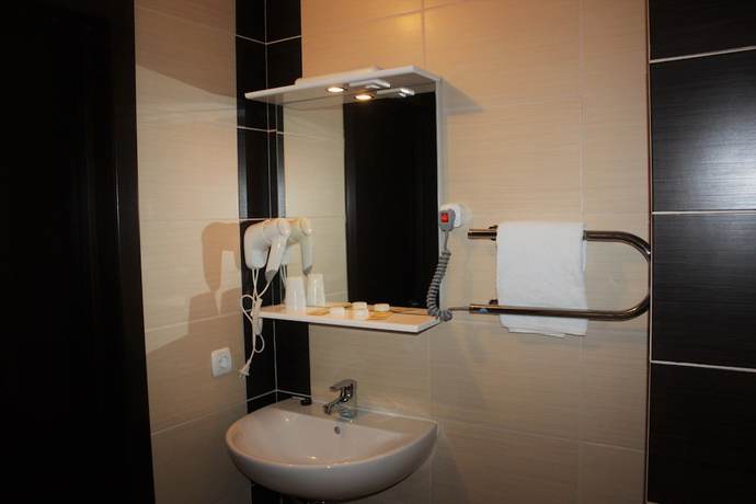 Imagen de la habitación del Hotel Verhovina, Petropavlivska Borshchahivka. Foto 18