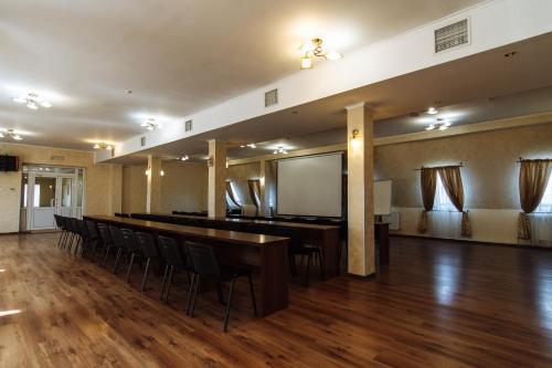 Imagen general del Hotel Verhovina, Petropavlivska Borshchahivka. Foto 5