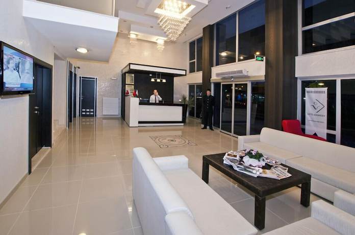 Imagen de los interiores del Hotel Verman. Foto 16