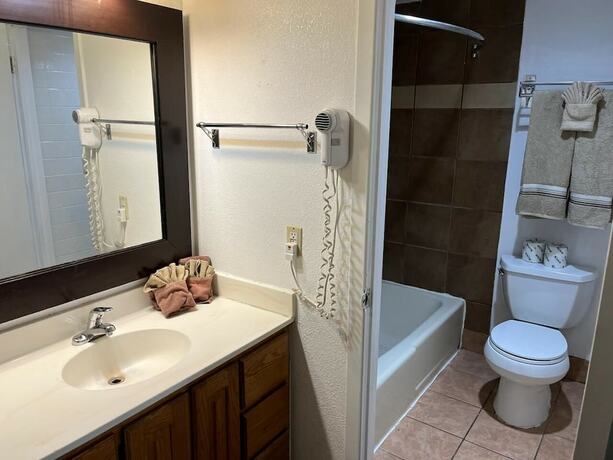 Imagen general del Hotel Vernals Best Value Inn. Foto 2