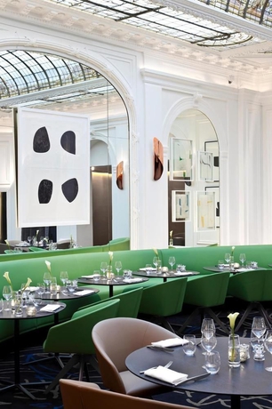 Imagen del bar/restaurante del Hotel Vernet. Foto 2